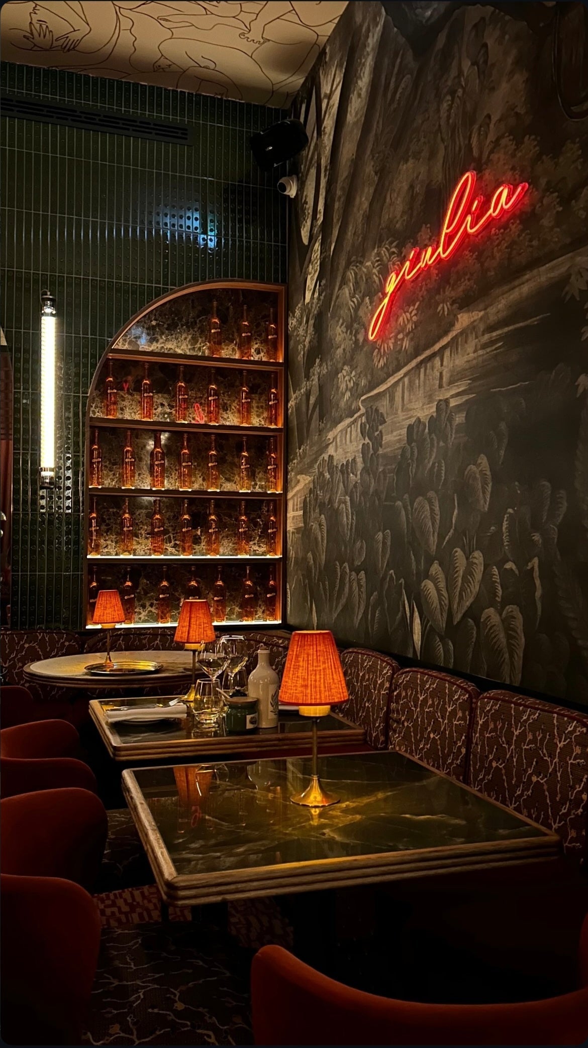 Néon pour bar : idées, prix et guide pour choisir une enseigne néon - Néon B2B